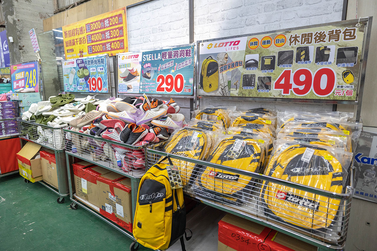 美力運動世界台中中清特賣會報到！全館下殺1折起童鞋、運動鞋、工作鞋都超便宜，前30名早鳥再享7折，還有超多買一送一活動！大雅鞋子特賣會來啦～