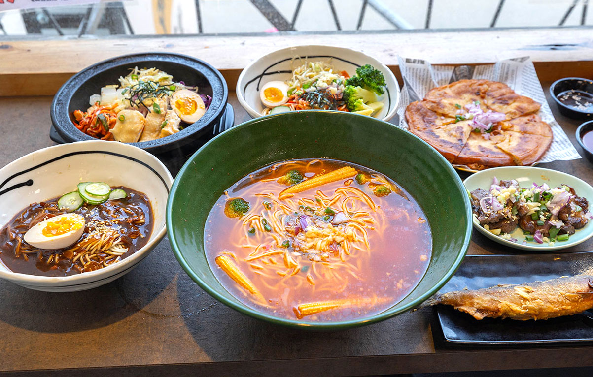 阿里郎食堂｜台中竟然有這間韓式麵店，比臉大牛小排加麵免費再送小菜！最新台中中科博館美食推薦，2025台中西區美食推薦