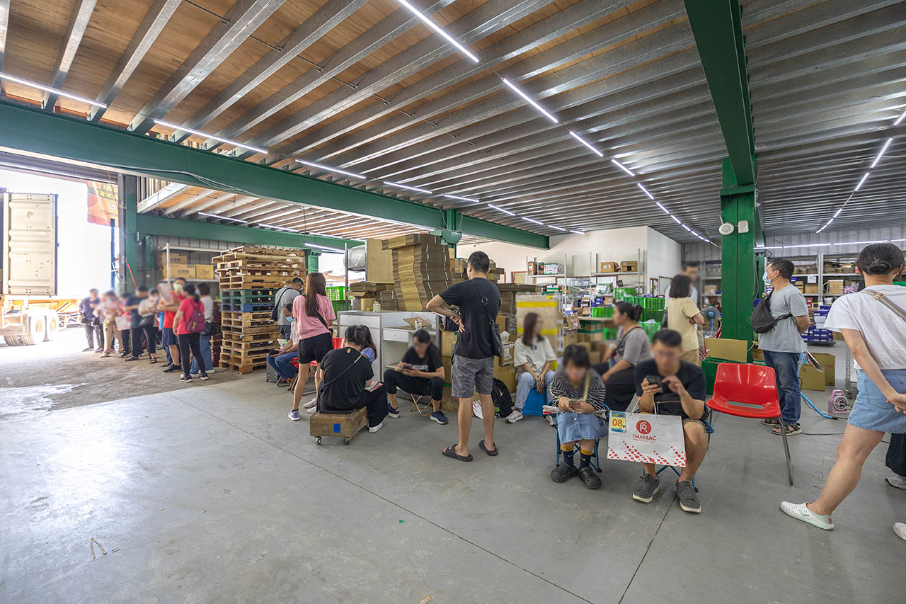 美力運動世界台中中清特賣會報到！全館下殺1折起童鞋、運動鞋、工作鞋都超便宜，前30名早鳥再享7折，還有超多買一送一活動！大雅鞋子特賣會來啦～