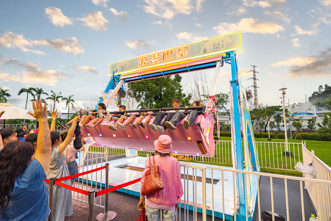 2025屏東夏日嘉年華免費入園｜童話冰宮｜狂歡遊樂園海盜船、瘋狂蛋糕，氣墊城堡、夏日兜風樂園賽車｜夏日遊園｜屏東夏日派對活動推薦