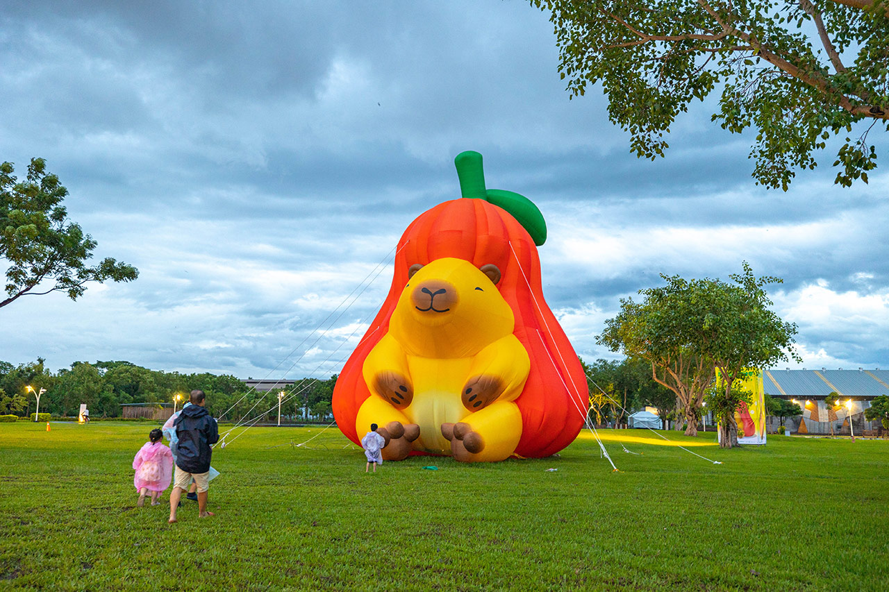2025屏東夏日嘉年華免費入園｜童話冰宮｜狂歡遊樂園海盜船、瘋狂蛋糕，氣墊城堡、夏日兜風樂園賽車｜夏日遊園｜屏東夏日派對活動推薦