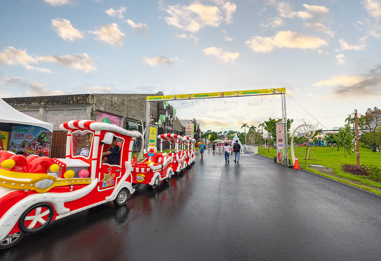 2025屏東夏日嘉年華免費入園｜童話冰宮｜狂歡遊樂園海盜船、瘋狂蛋糕，氣墊城堡、夏日兜風樂園賽車｜夏日遊園｜屏東夏日派對活動推薦