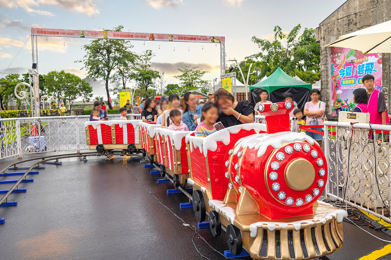 2025屏東夏日嘉年華免費入園｜童話冰宮｜狂歡遊樂園海盜船、瘋狂蛋糕，氣墊城堡、夏日兜風樂園賽車｜夏日遊園｜屏東夏日派對活動推薦