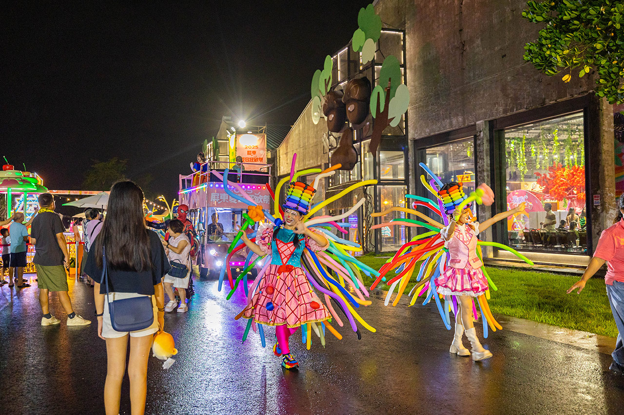 2025屏東夏日嘉年華免費入園｜童話冰宮｜狂歡遊樂園海盜船、瘋狂蛋糕，氣墊城堡、夏日兜風樂園賽車｜夏日遊園｜屏東夏日派對活動推薦
