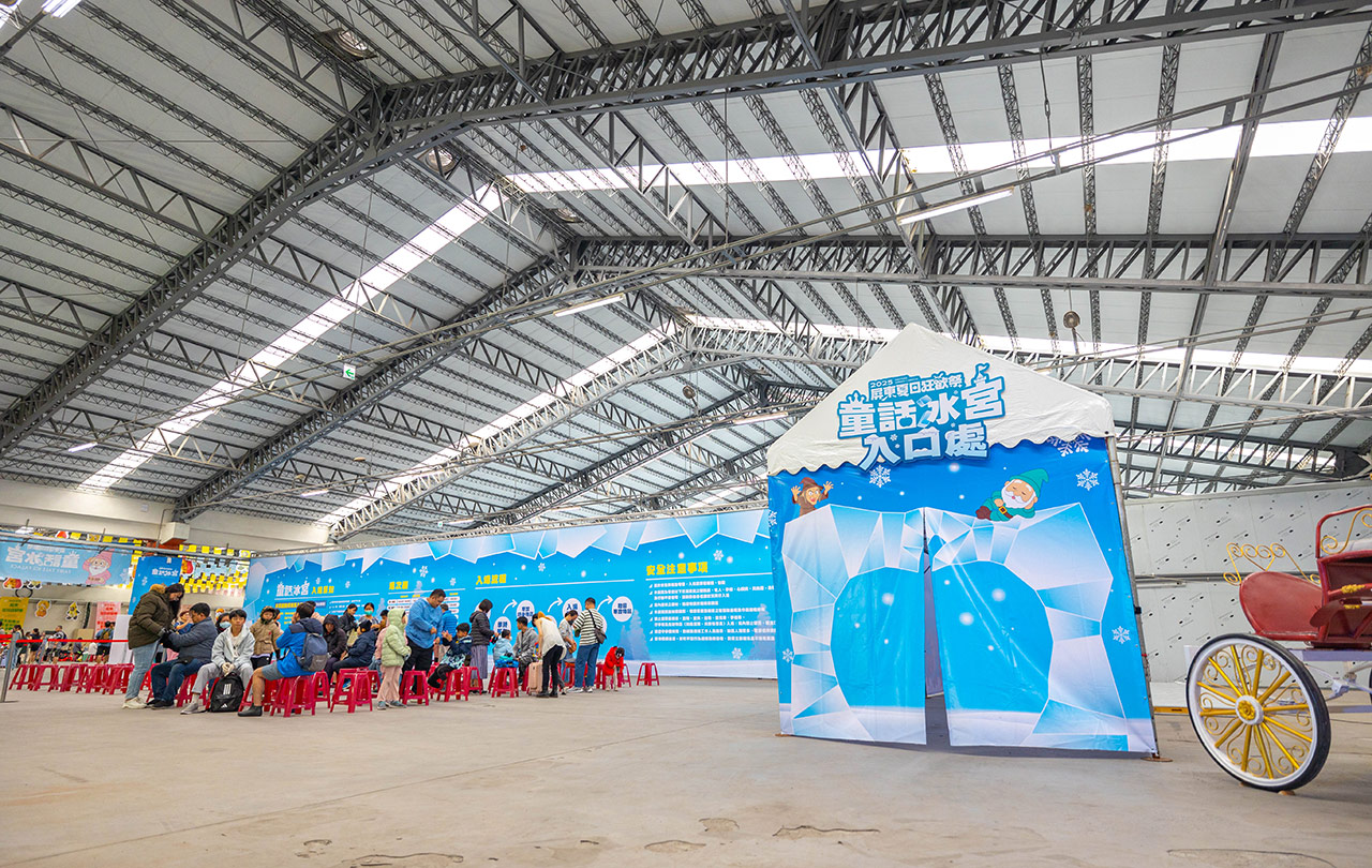 2025屏東夏日嘉年華免費入園｜童話冰宮｜狂歡遊樂園海盜船、瘋狂蛋糕，氣墊城堡、夏日兜風樂園賽車｜夏日遊園｜屏東夏日派對活動推薦